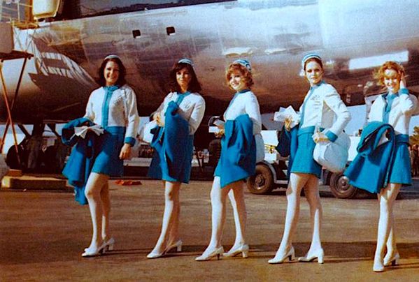 Pierre Cardin y su colección griega: los legendarios uniformes de Olympic Airways