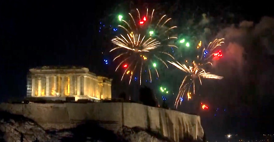 Grecia le da la bienvenida al 2021 esperando un año mejor