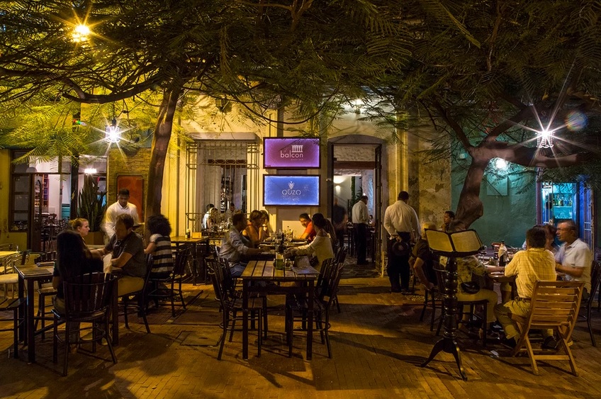 Restaurante Ouzo: La Tradicional Cocina Mediterránea en Santa Marta, Colombia 