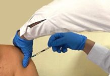 Los Beneficios de la Vacuna AstraZeneca "Superan con Creces los Riesgos Poco Frecuentes"